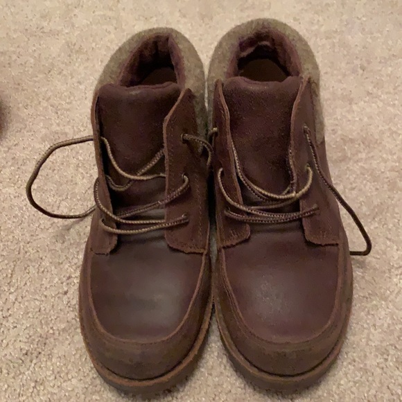Boys Ugg Boots - Picture 2 of 5
